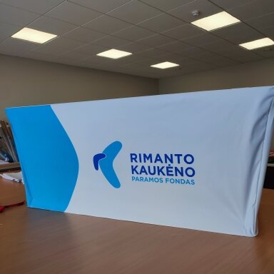 Staltiesė Romutė su pilna spauda